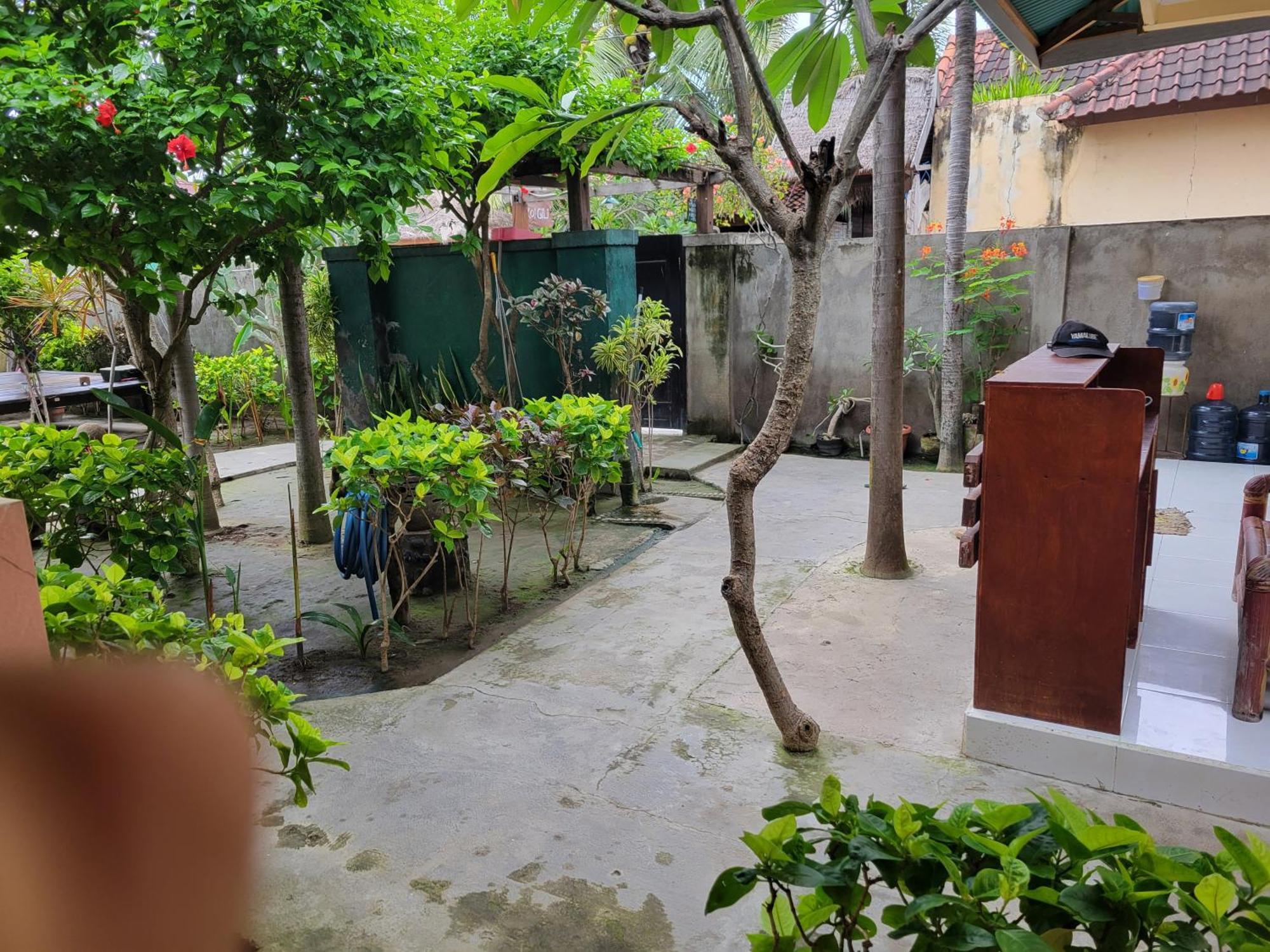 Koi Gili Guest House ギリ・トラワンガン エクステリア 写真